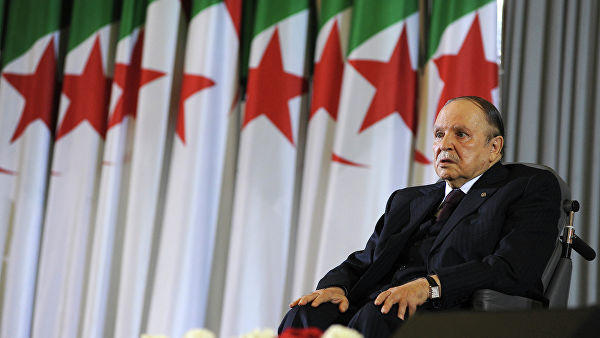 Партия правящей коалиции Алжира призвала Бутефлику уйти в отставку