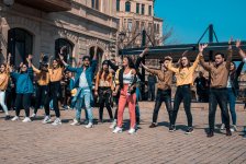 Азербайджанская участница "Евровидения" провела флешмоб со студентами (ФОТО, ВИДЕО)