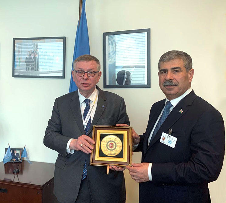Министр обороны Азербайджана встретился с помощником генсека ООН