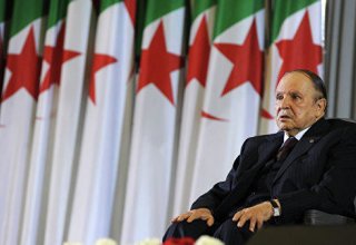 Президент Алжира объявил об отставке