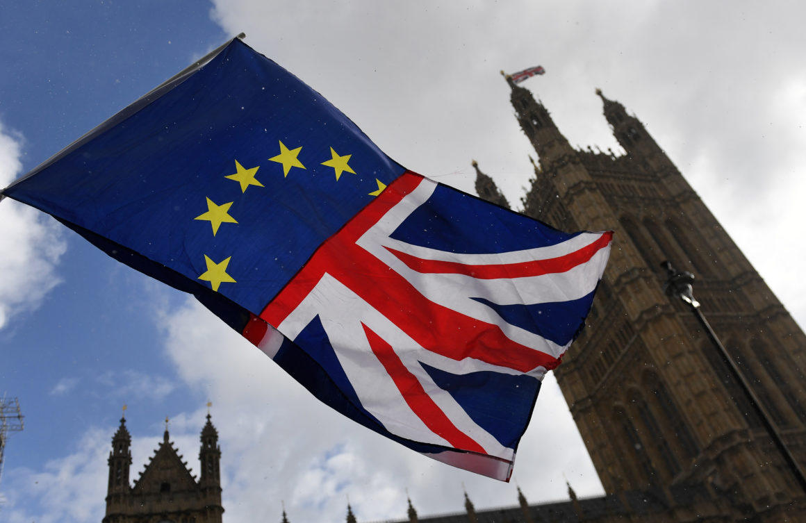 Британский парламент утвердил законопроект о Brexit