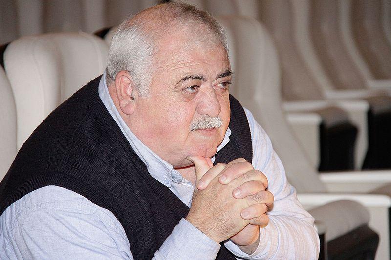 Скончался известный азербайджанский режиссер Ровшан Алмурадлы
