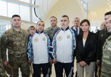 First Vice-President Mehriban Aliyeva meets with servicemen supplied with high-tech prostheses (PHOTO)