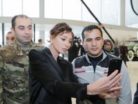 First Vice-President Mehriban Aliyeva meets with servicemen supplied with high-tech prostheses (PHOTO)