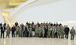 First Vice-President Mehriban Aliyeva meets with servicemen supplied with high-tech prostheses (PHOTO)