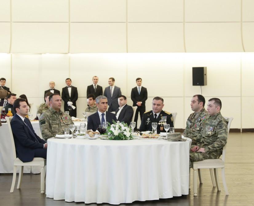 First Vice-President Mehriban Aliyeva meets with servicemen supplied with high-tech prostheses (PHOTO)