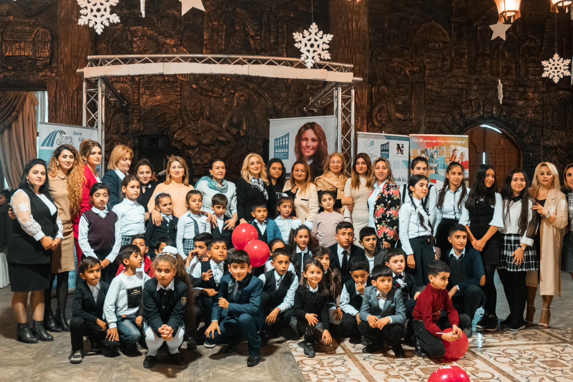 Для воспитанников Ходжалинской школы проведена благотворительная акция (ФОТО)
