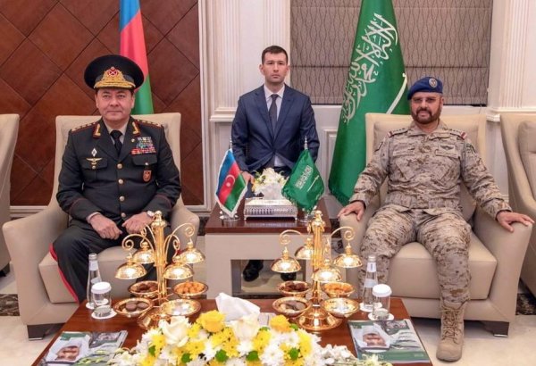 Обсуждены перспективы развития отношений между армиями Азербайджана и Саудовской Аравии