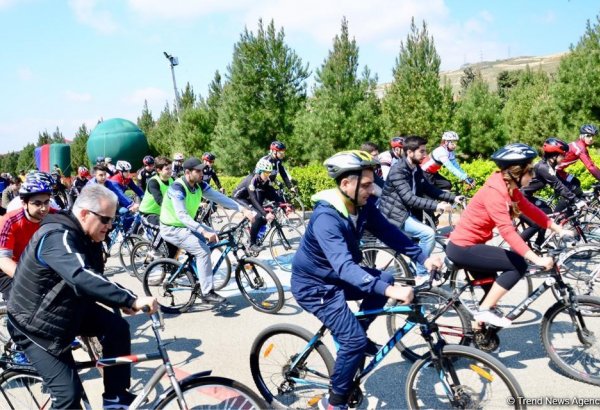 Baku holds bike ride under the motto "Less cars, more life" (PHOTO)