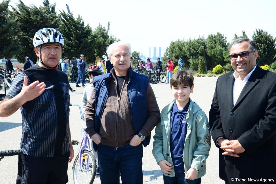 В Баку прошел велопробег под девизом «Меньше машин, больше жизни» (ФОТО)