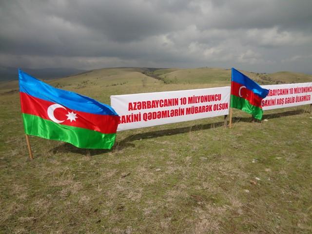 В Шеки прошло конное шествие в честь 10-миллионного жителя Азербайджана (ФОТО)