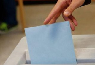 Austria votes as clear favorite Kurz keeps coalition options open