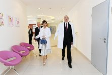 Президент Ильхам Алиев и Первая леди Мехрибан Алиева встретились с родителями 10-миллионного гражданина Азербайджана (ФОТО)