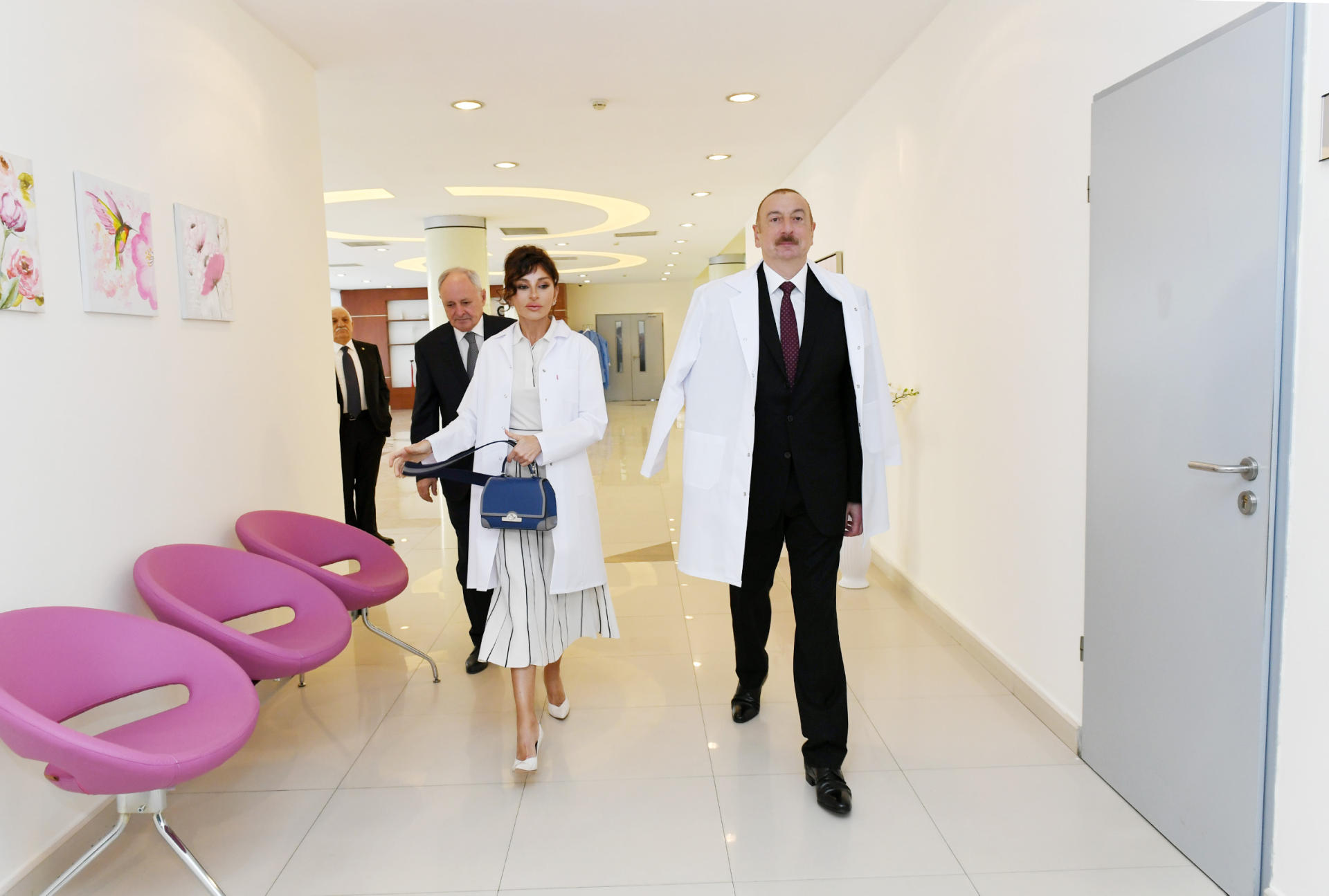 President, first lady meet parents of Azerbaijan’s 10 millionth citizen (PHOTO)