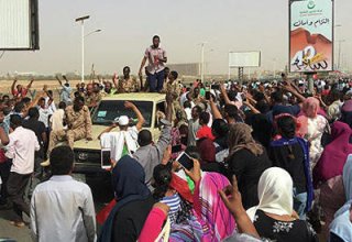 Sudanda etiraz aksiyası zamanı atışma olub, ölənlər var