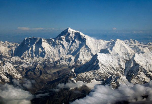 Nepal Everesti fəth etmək üçün tələbləri sərtləşdirir