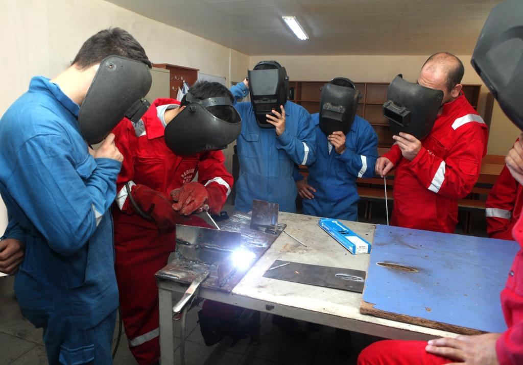 С начала года в Азербайджане к курсам профподготовки привлечено более 250 человек - минтруда (ФОТО)