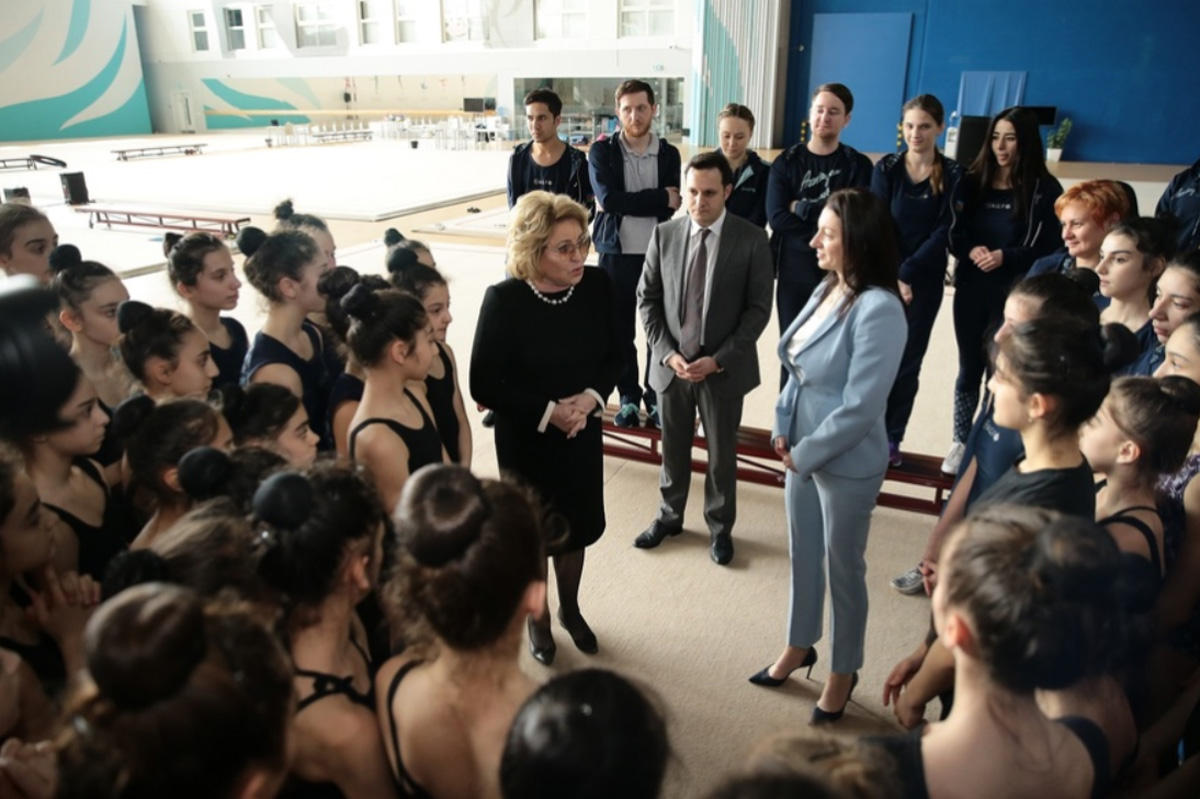 Valentina Matviyenko bədii gimnastika üzrə milli komandamızla görüşüb (FOTO)