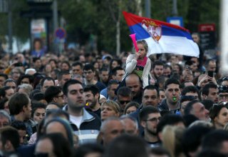 В проправительственном митинге в Белграде приняли участие около 150 тыс. человек