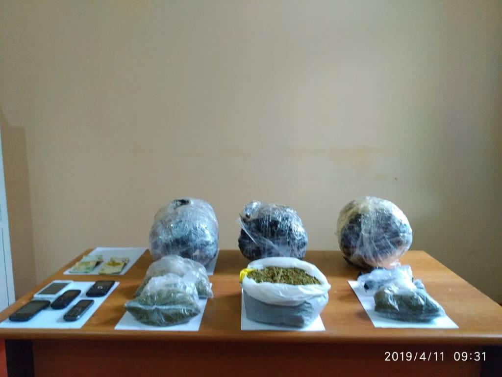 Азербайджанские пограничники изъяли более 6 кг марихуаны (ФОТО)