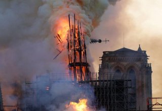 Франция проведет международный конкурс для восстановления шпиля собора Нотр-Дам