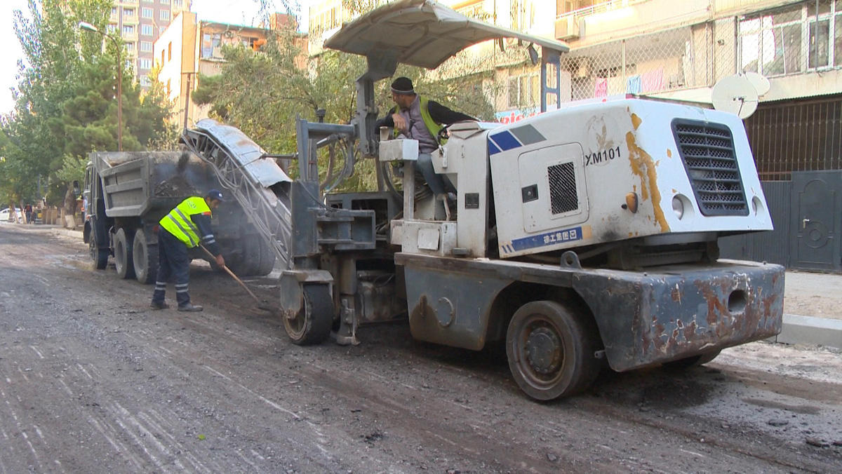 В Наримановском районе Баку ремонтируют городскую инфраструктуру (ФОТО)