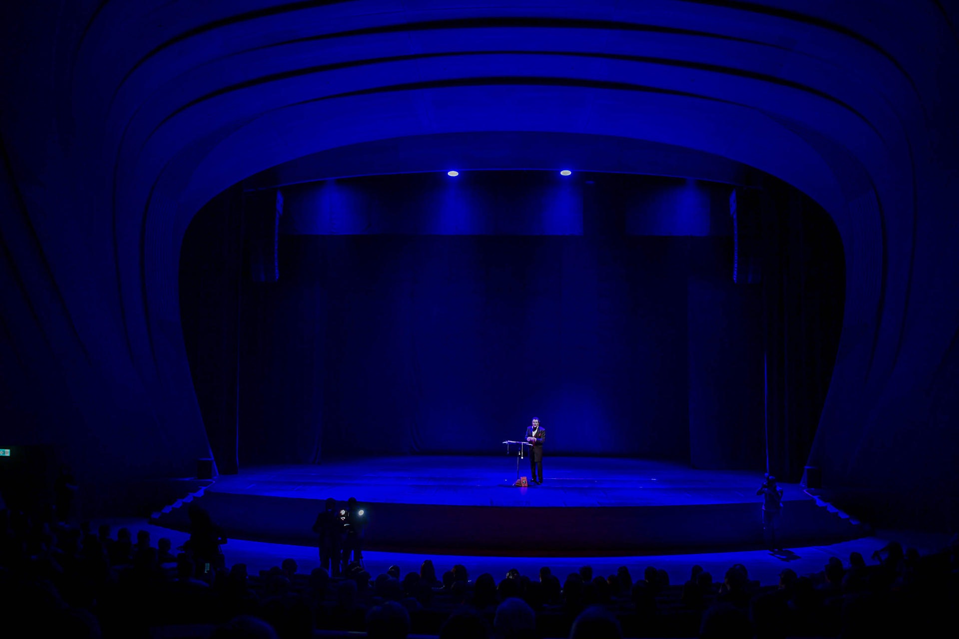 Великолепное перевоплощение Евгения Князева в "Пиковой даме" на сцене Центра Гейдара Алиева (ФОТО)
