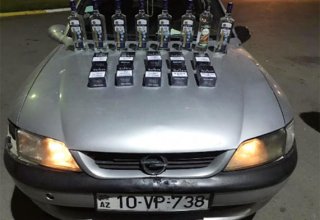 Азербайджанские таможенники пресекли попытку ввоза контрабандной водки и сигарет