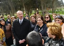 Azerbaijani president, First lady view conditions created at reconstructed Neftchilar park in Baku (PHOTO) - Gallery Thumbnail