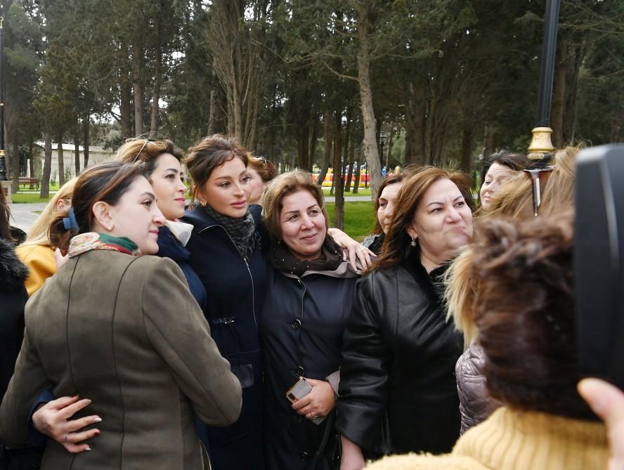 Azerbaijani president, First lady view conditions created at reconstructed Neftchilar park in Baku (PHOTO)