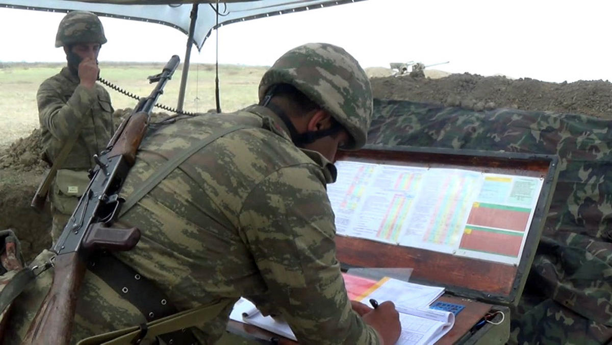 Azərbaycan Ordusunun raket və artilleriya bölmələri döyüş atışları icra edib (FOTO/VİDEO)