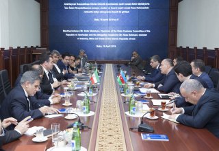 Azerbaijan’s State Customs Committee meets with Iranian delegation