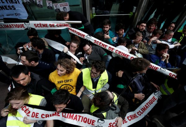 Climate change protesters block access to French multinationals