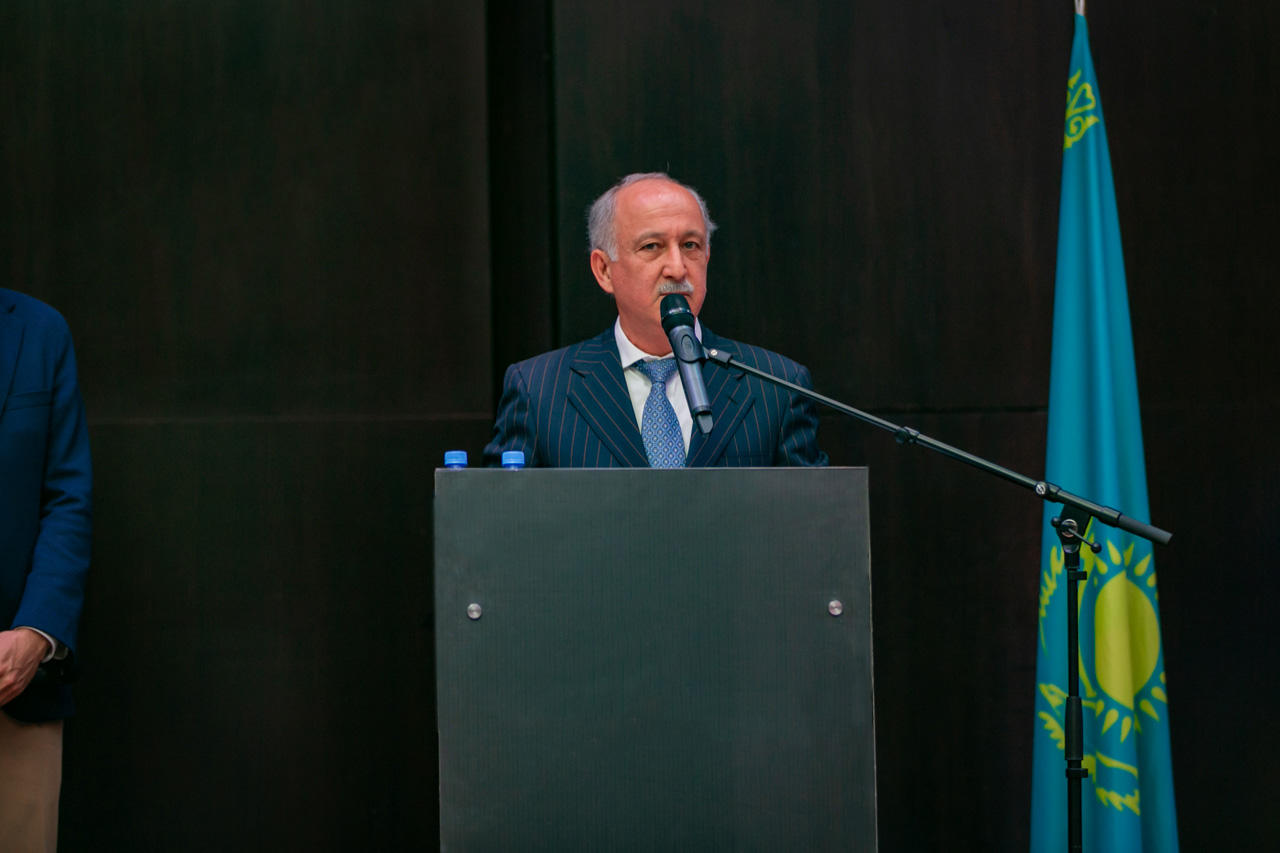 AZAL Almatıda yeni müntəzəm aviareysin təqdimatını keçirib (FOTO)