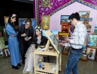 Вице-президент Фонда Гейдара Алиева Лейла Алиева ознакомилась с выставкой детей и молодежи с ограниченными возможностями здоровья, обитателей социальных учреждений (ФОТО)