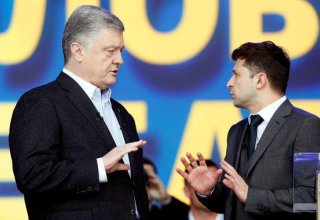 Порошенко поздравил Зеленского с победой на выборах
