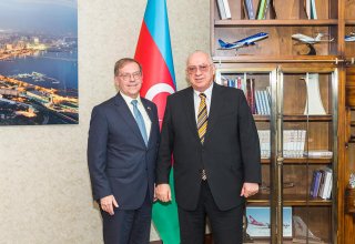 Президент AZAL встретился с чрезвычайным и полномочным послом США в Азербайджане