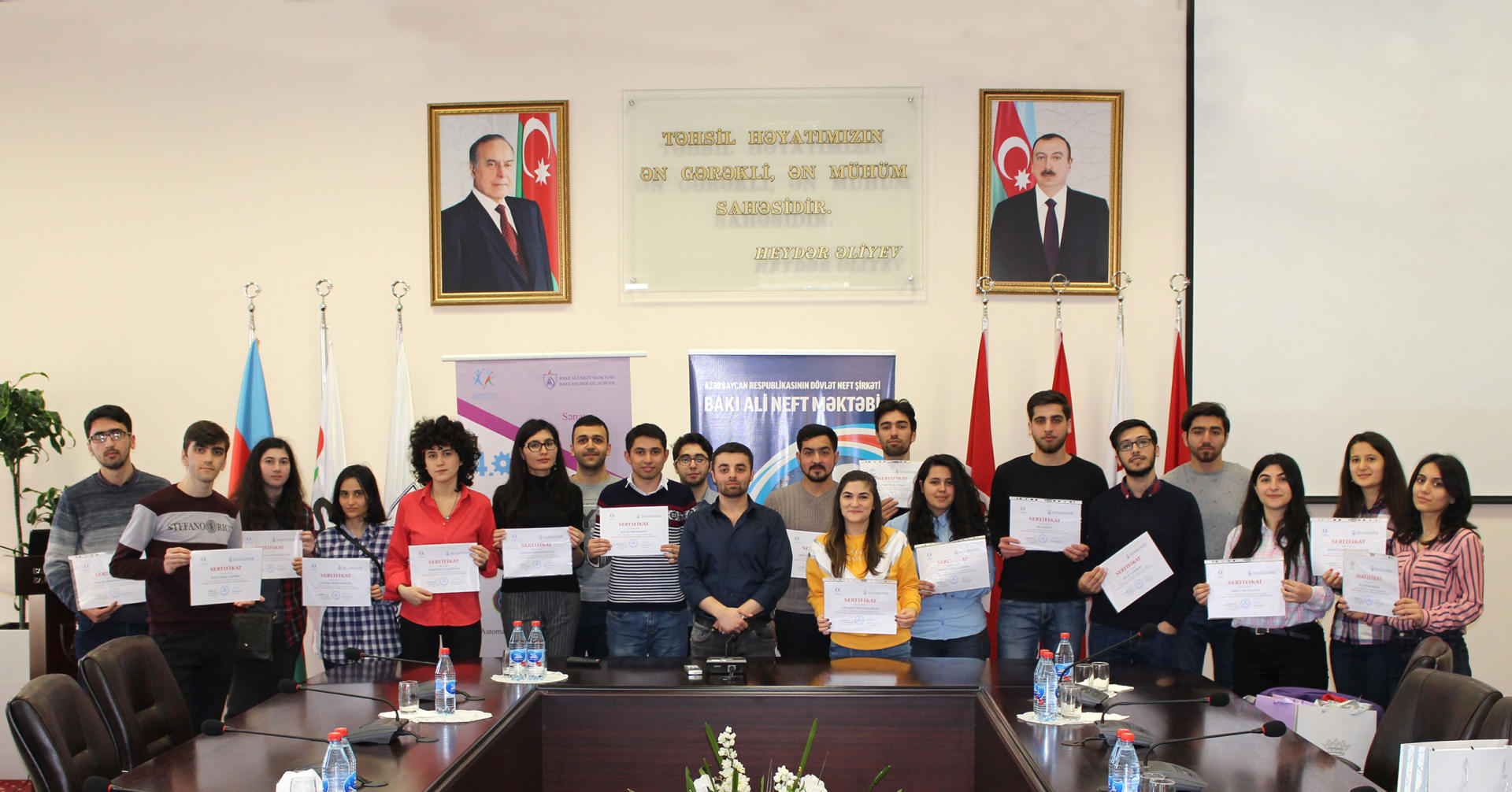 Bakı Ali Neft Məktəbinin tələbəsi "Sənaye 4.0-a doğru" layihəsini təqdim etdi