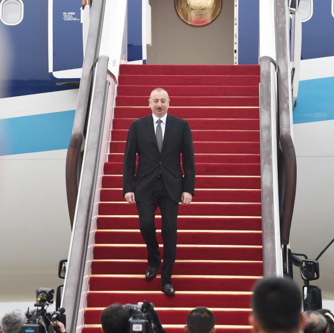 Президент Ильхам Алиев прибыл с рабочим визитом в Китай (ФОТО)