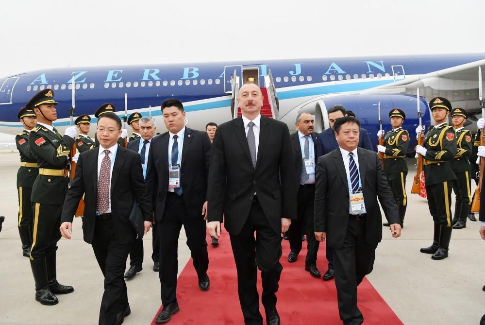 Президент Ильхам Алиев прибыл с рабочим визитом в Китай (ФОТО)
