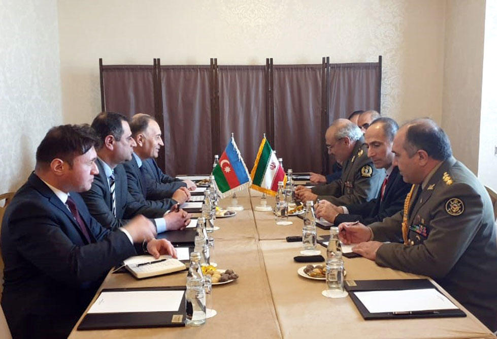 Azerbaijan, Iran mull issues of military co-op