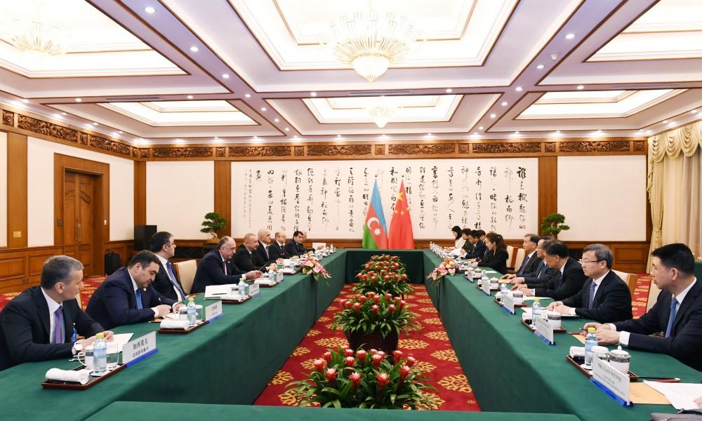 Prezident İlham Əliyev Çin Kommunist Partiyası Mərkəzi Komitəsi Siyasi Bürosunun üzvü Van Yanla görüşüb (FOTO)