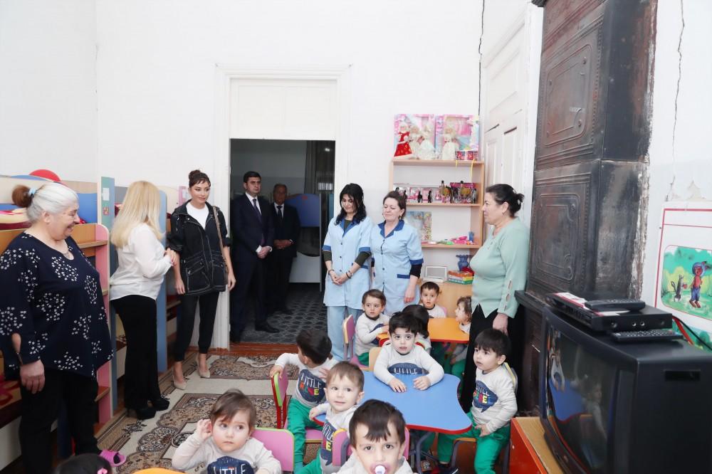 Первый вице-президент Мехрибан Алиева ознакомилась с условиями в яслях-детском саду №229 в Бузовне, в гимназии в Мардакяне и школе №32 Лачинского района (ФОТО) (версия 2)
