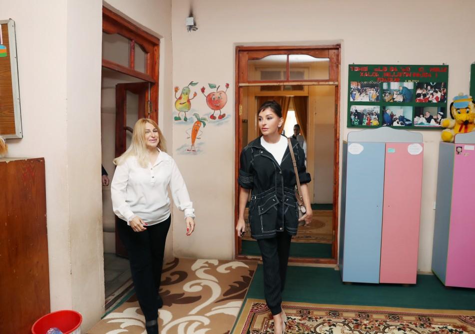 Первый вице-президент Мехрибан Алиева ознакомилась с условиями в яслях-детском саду №229 в Бузовне, в гимназии в Мардакяне и школе №32 Лачинского района (ФОТО)