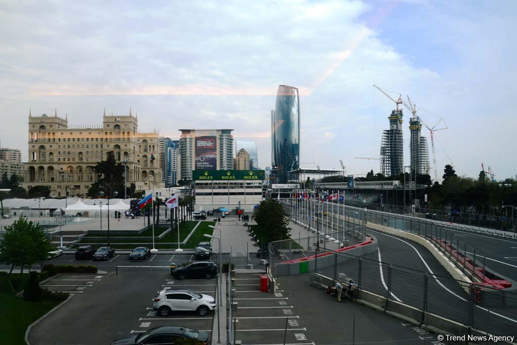 В Баку идет последняя подготовка болидов к Формуле 1 (ФОТО)