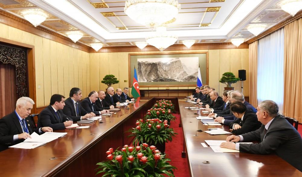 Azerbaijani president meets with Russian counterpart in Beijing (PHOTO)