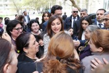 Azerbaijan's First Vice-President Mehriban Aliyeva meets with IDPs (PHOTO)