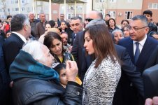 Первый вице-президент Мехрибан Алиева встретилась с вынужденными переселенцами (ФОТО) (версия 2)