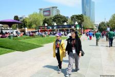 Fans of Formula 1 SOCAR Azerbaijan Grand Prix at Baku Boulevard (PHOTO)