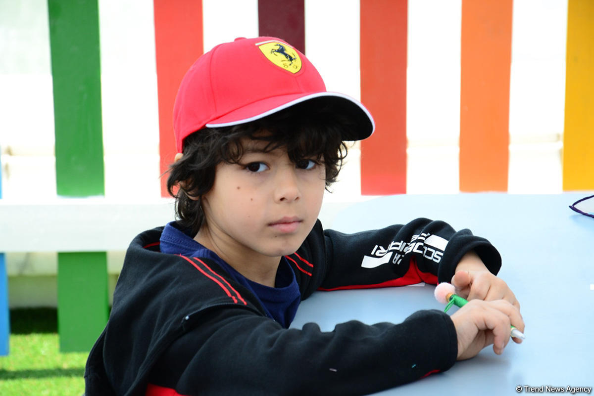Formula 1 azarkeşləri Bakı bulvarında (FOTO)